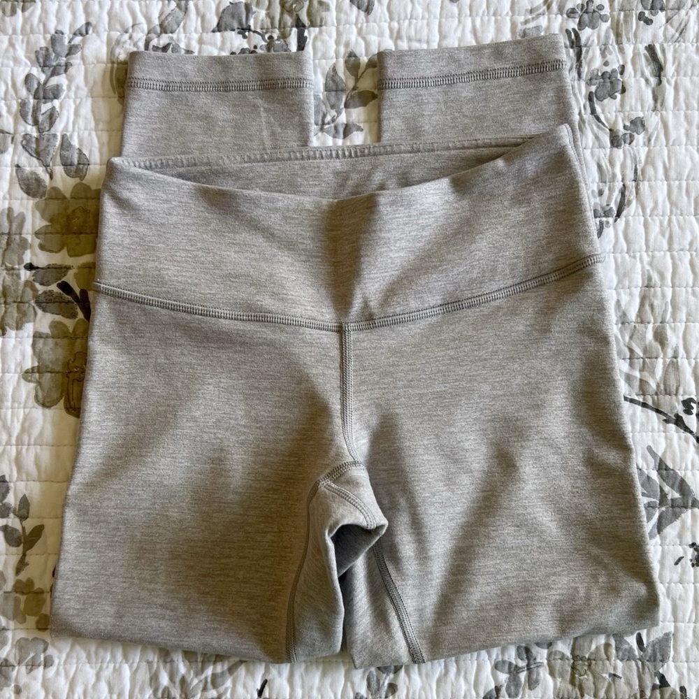 Lululemon Wunder Under Crop in 
Heathered Fossil (Gray) 21” W6421S • 4 - Picture 4 of 7